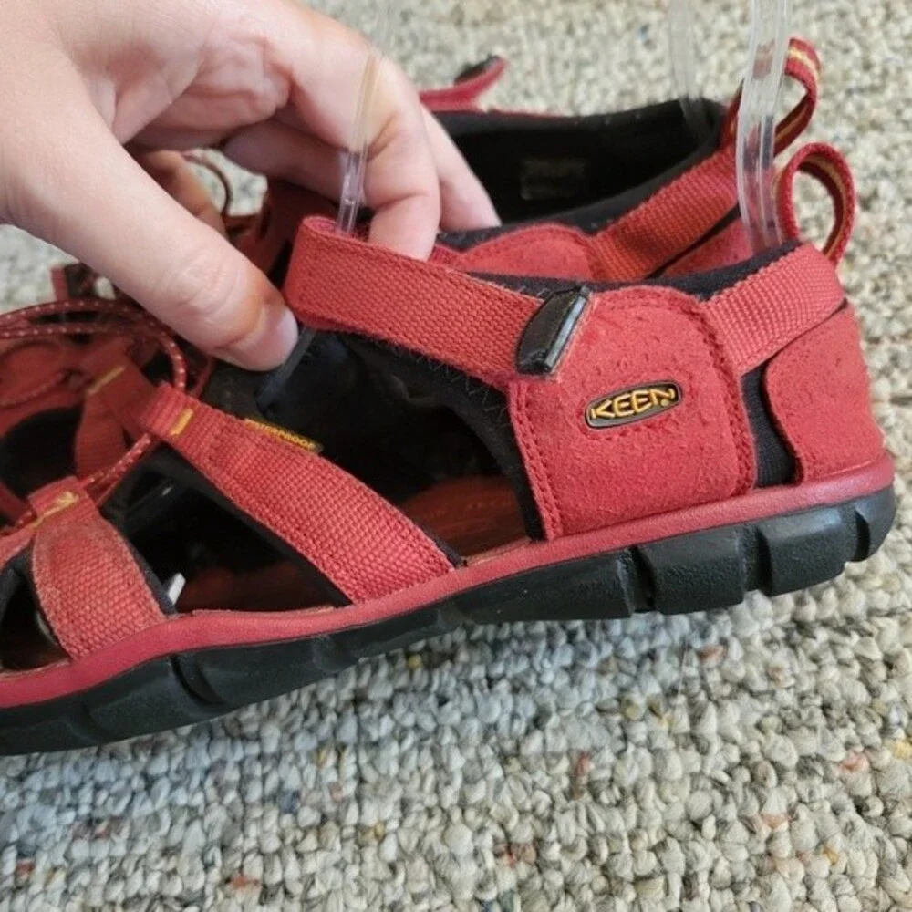 Keen Newport H2 Hiking Red Youth Sandals Waterproof Size 4
